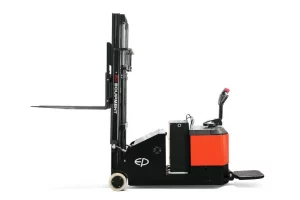 Фото 13 - Ричтрак EP Equipment ES15-15CS (LI-ION, 3F550, с платформой и поручнями).